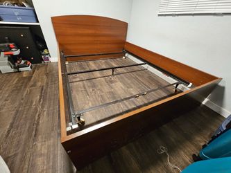 QUEEN BEDFRAME