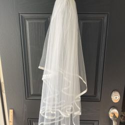 VEIL Gorgeous white tulle w/shiny satin trim ribbon w/hair comb connector NEW