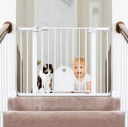 Babelio CB-M-101 29"-43" Auto Close Baby Gate w/ Small Pet Door White New Open