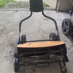 Push Lawnmower Fiskars