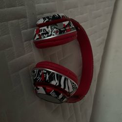 Headphones 