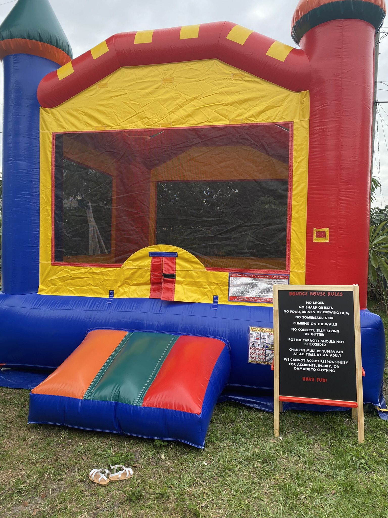 13x13 Colorful Bounce House
