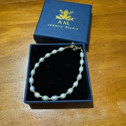 Gold beads and pearl bracelet
