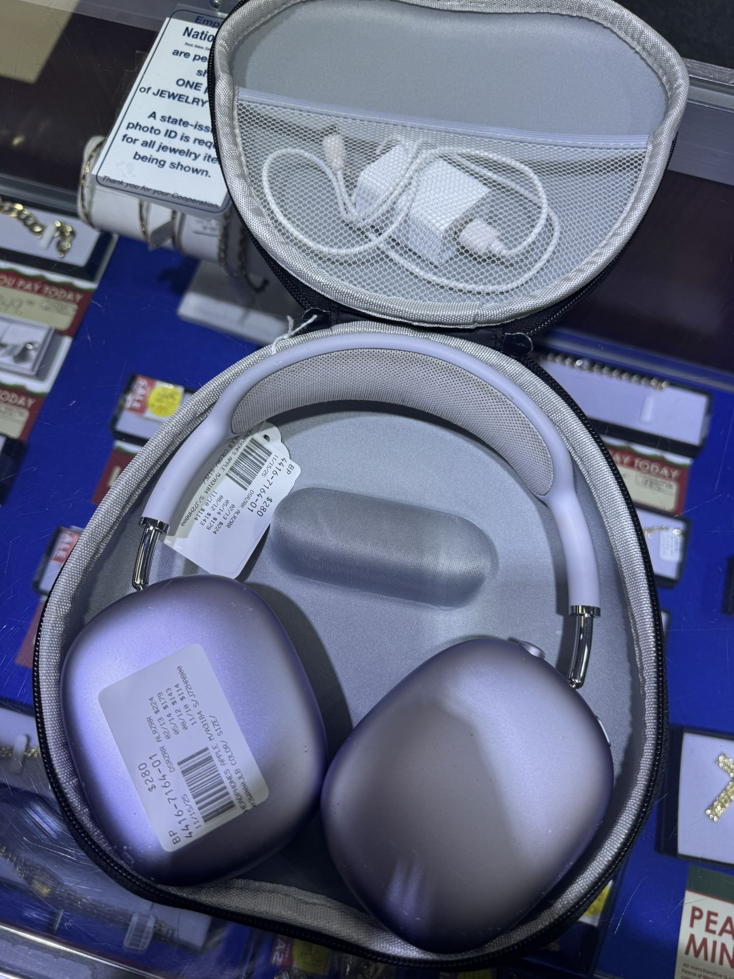 Apple Airpods max’s 