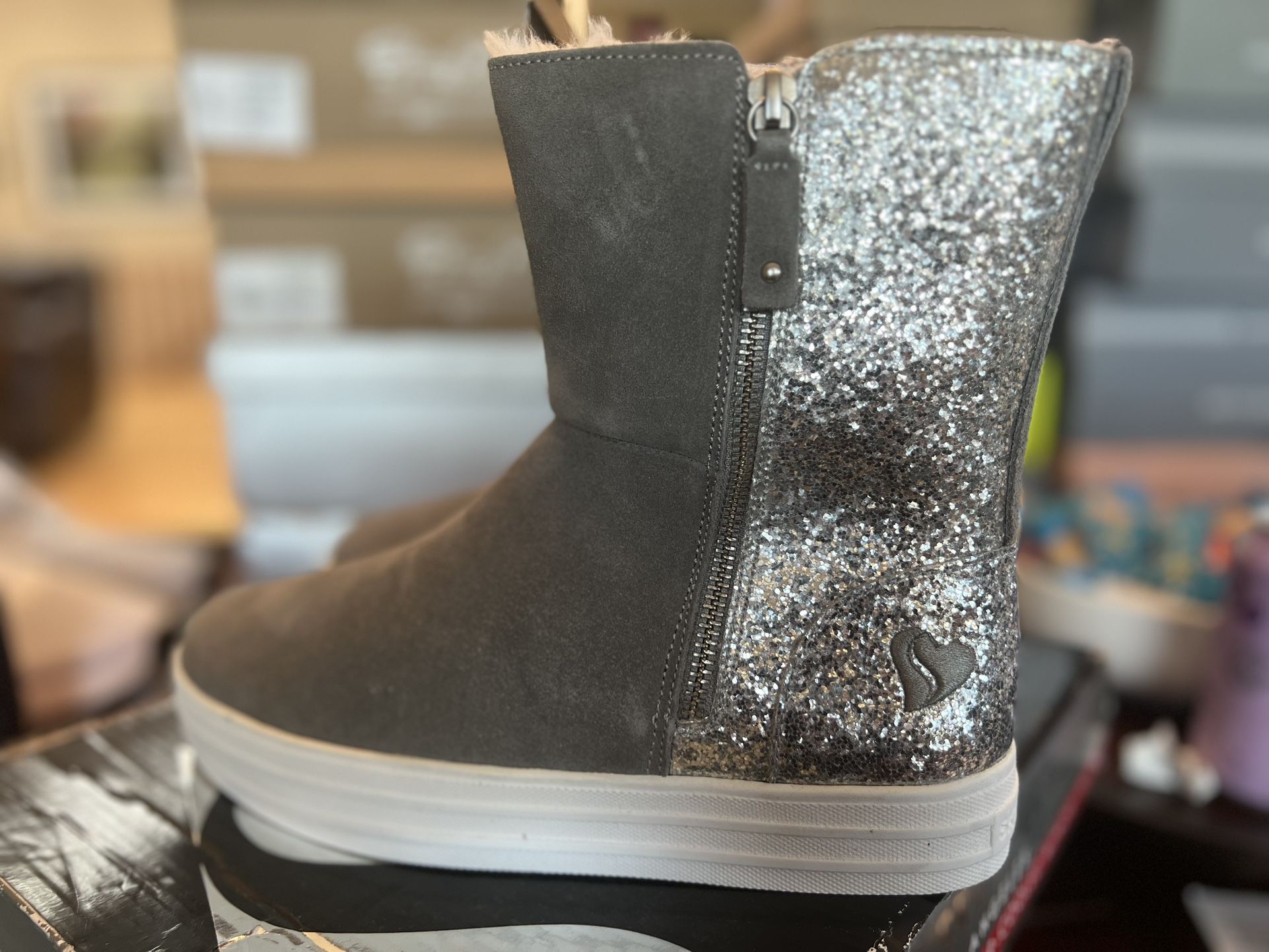 SKETCHERS Double up party in back gray/silver women’s boots size 8