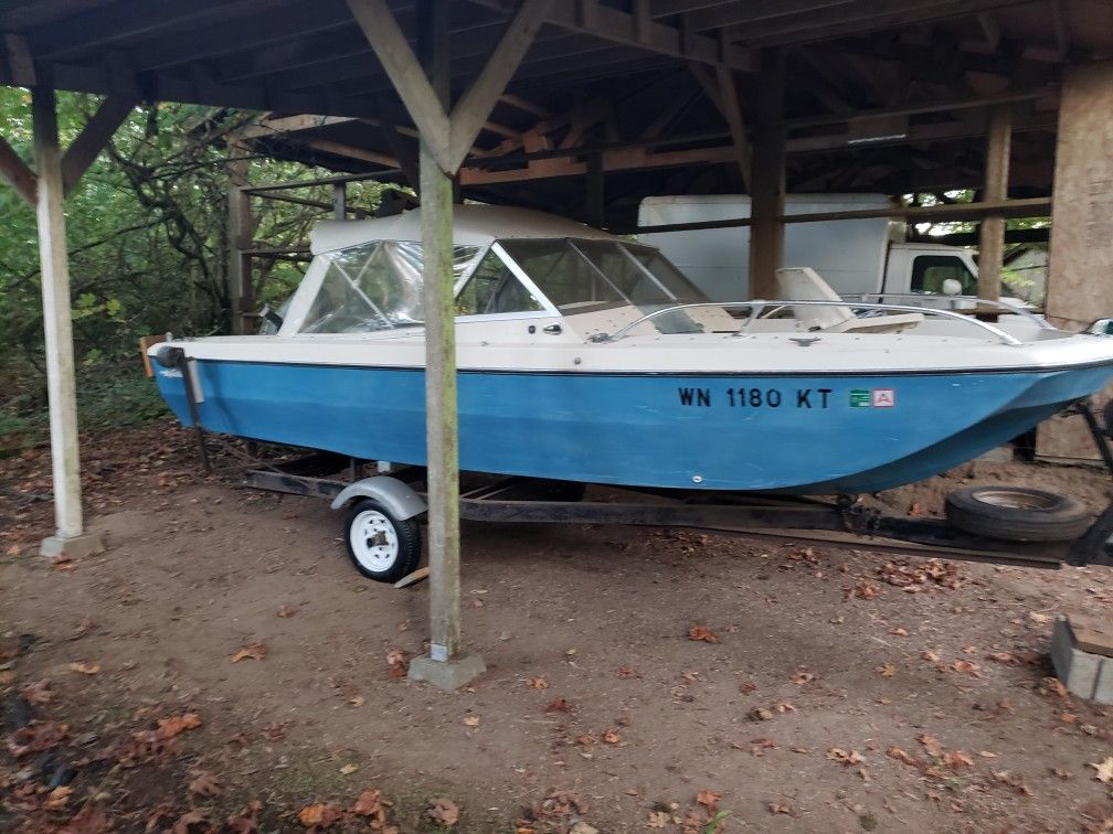 1970 bayliner tri hull 70hp merc.