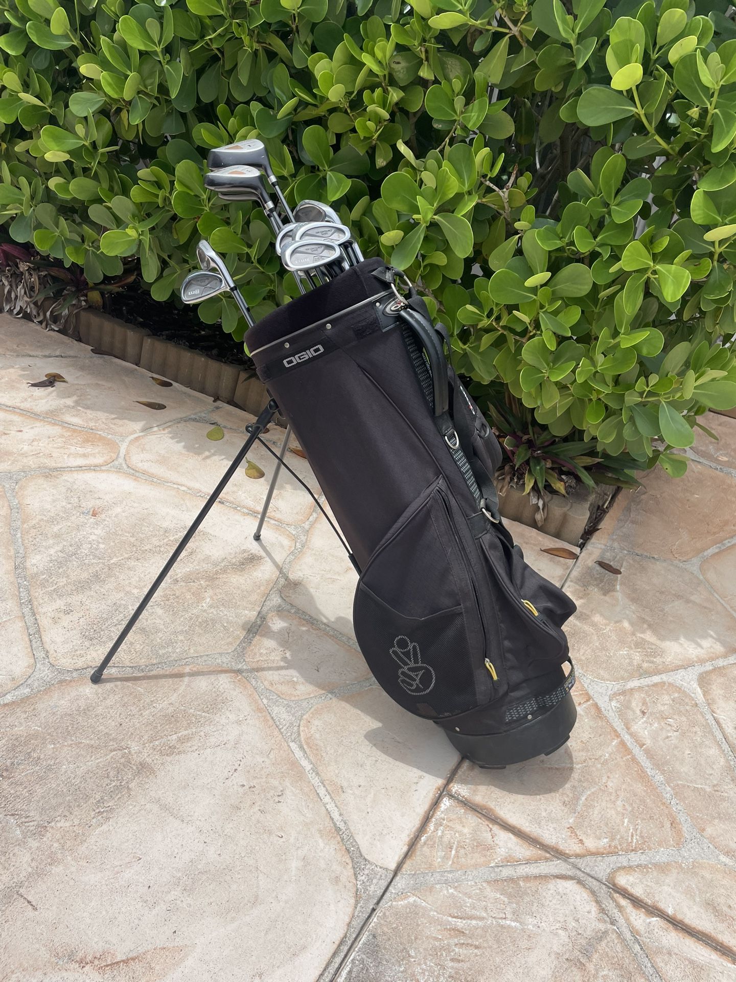 Men’s Golf Clubs And Bag