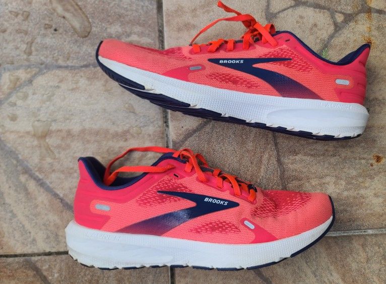 Brooks Womens Size 9, Like New