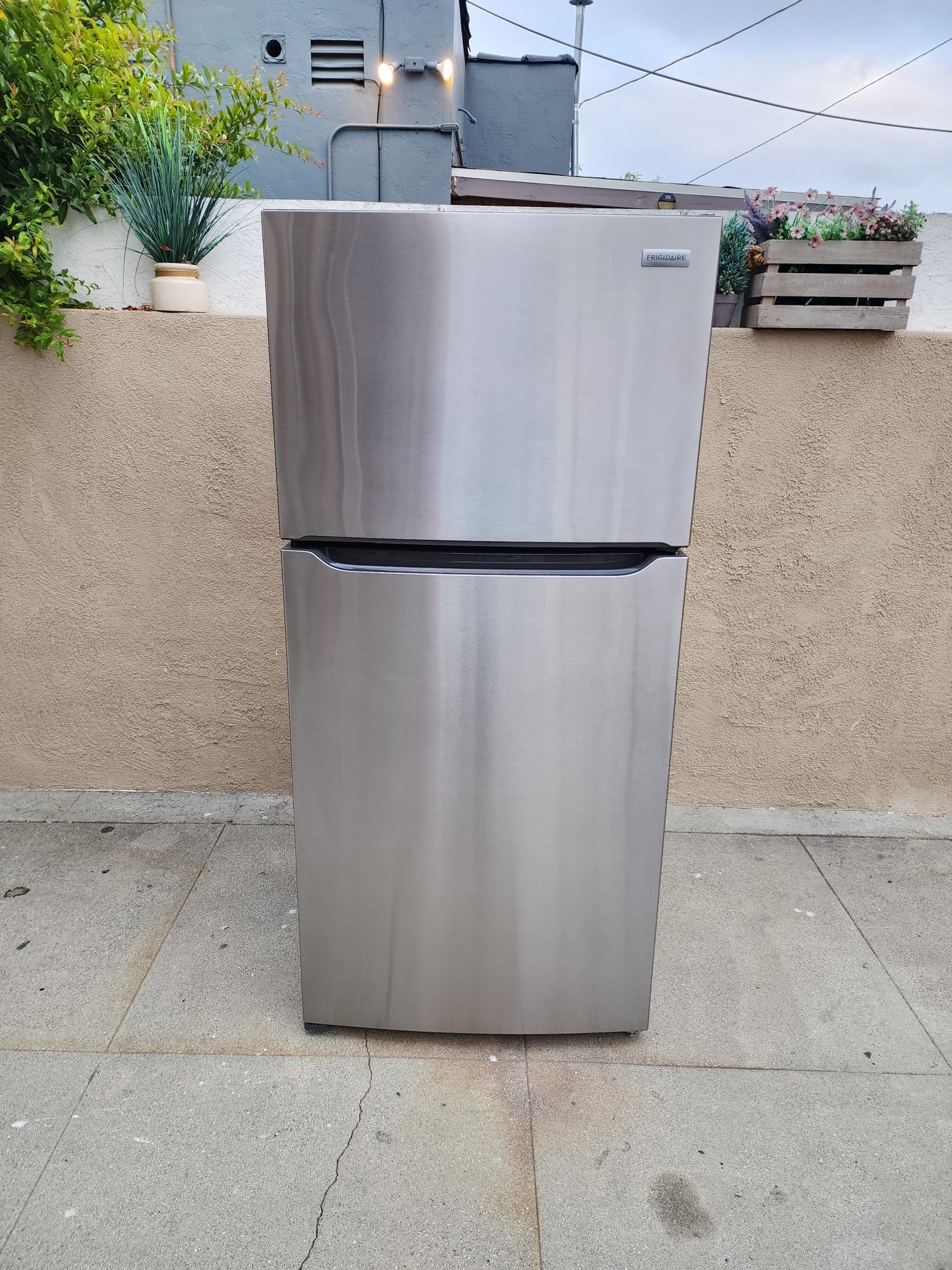 Frigidaire Refrigerator Stainless Steel 18cu Ft 30x30x66ππ3 MONTHS WARRANTY