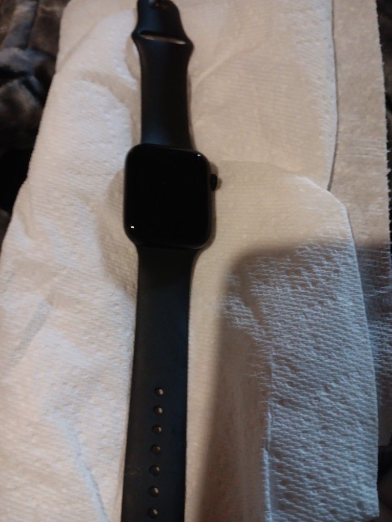 Apple SE watch (NO CHARGER) 