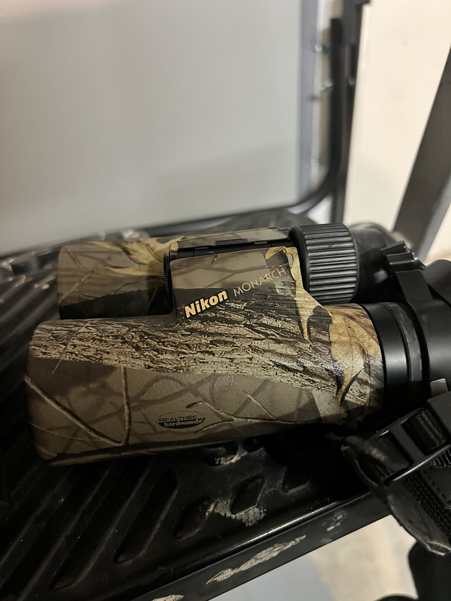 Nikon Monarch APG Binoculars 10x42 5° RealTree Camo Edition