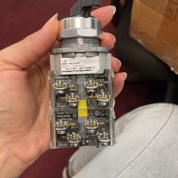 800T-N17KF4C  Selector Switch Allen Bradley