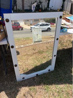 Vanity mirror