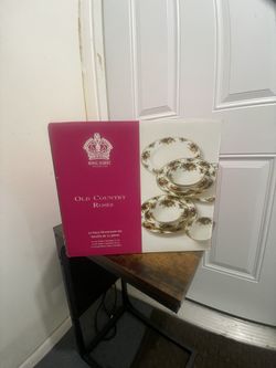 Royal Albert Old Country Roses 12-Piece Dinnerware Set – Made in England