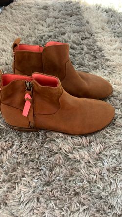 Kids size 4 fashion boots