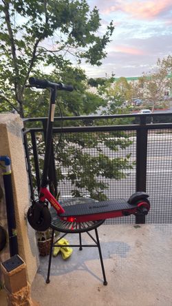 Electric razor scooter