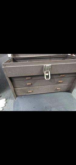 Kennedy tool box with a key