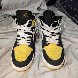 Men's Jordan 1 (Mid Yellow Toe) Size 12 Basketball Shoes