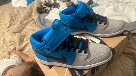 Used Nike tennis shoes  size 11