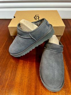 UGG Women’s Classic Slipper (Size 8)