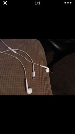 iPhone X earbuds