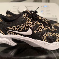 Women’s Brand New Nike Leopard Cheetah Print Shoes Size 10