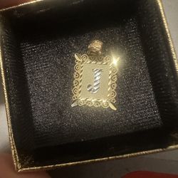 10kt gold J pendant‼️