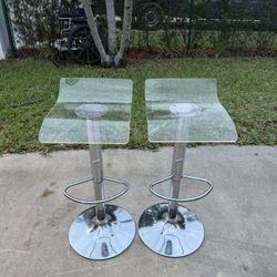 2 Bar stools 