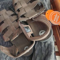 Kids shoes.. free to someone that can use them