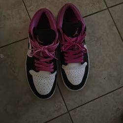 Air Jordan 1 Low SE 'Fuchsia'