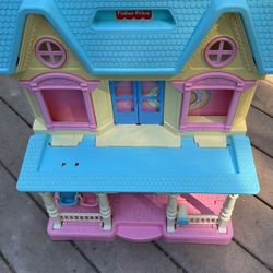 1993 Fisher Price  Doll House And Accessories 