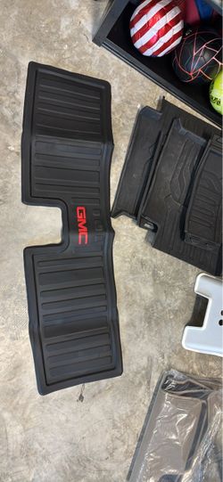 GMC Rubber Floor Mat Set