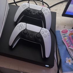 2 ps5 controllers