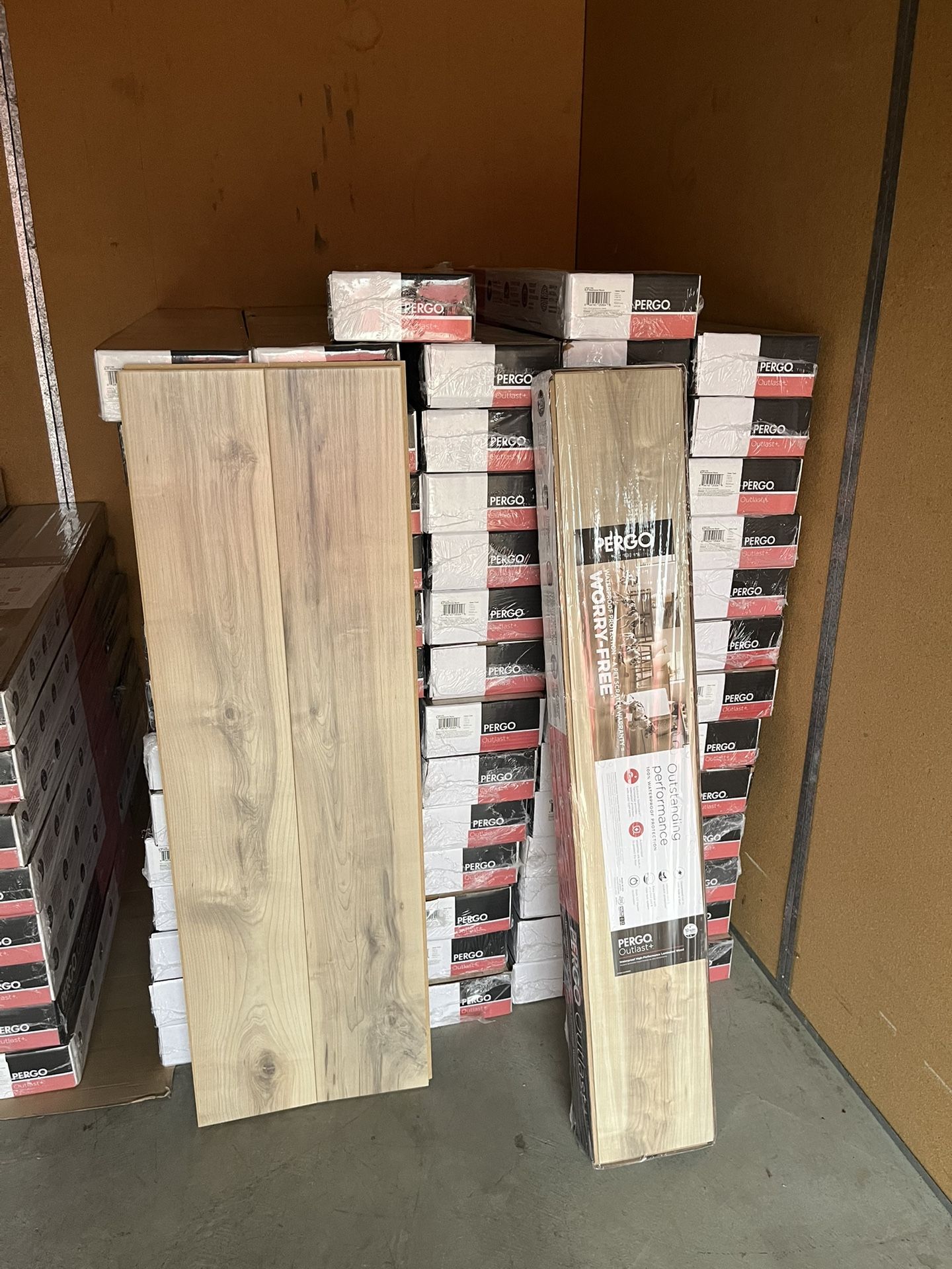 Pergo Outlast+ Buff Weathered Maple 12 mm T x 7.4 in. W Waterproof Laminate Wood Flooring 