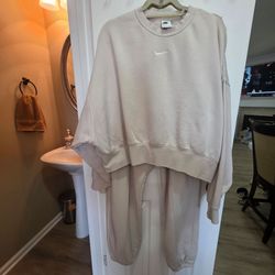 Nike Women's Oversized Cropped Sweatshirt & Joggers 2-Piece Outfit Large