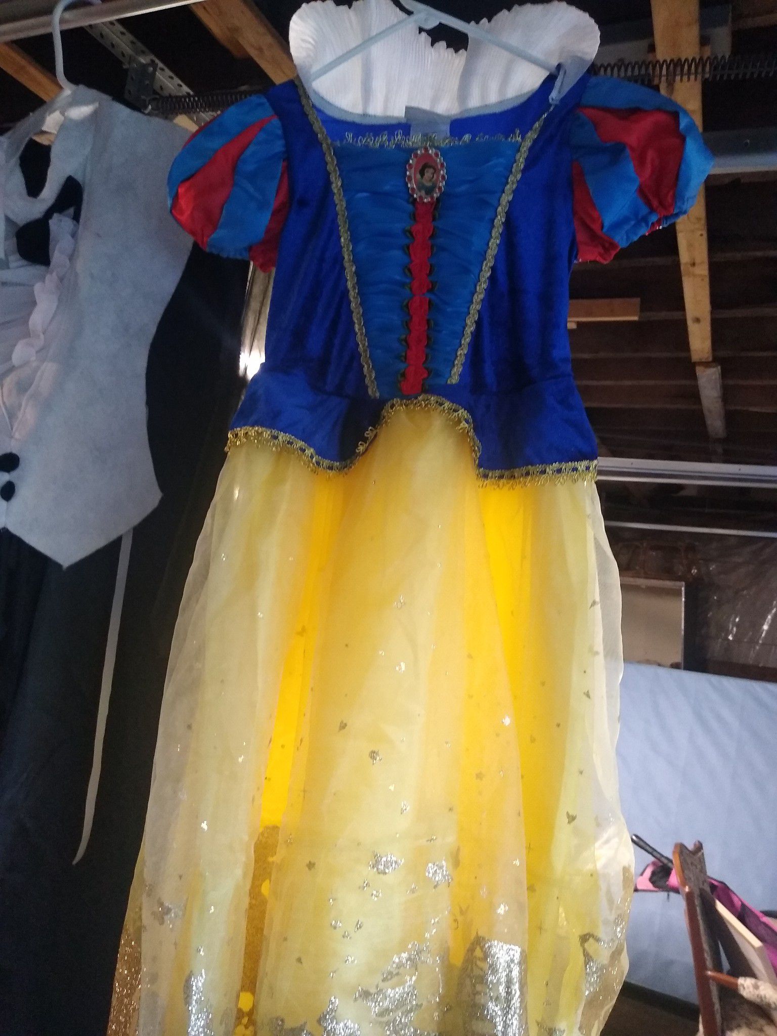 Snow white halloween costume