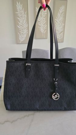 Micheal Kors purse