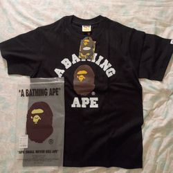 BAPE t-shirt Size Small Black Logo 