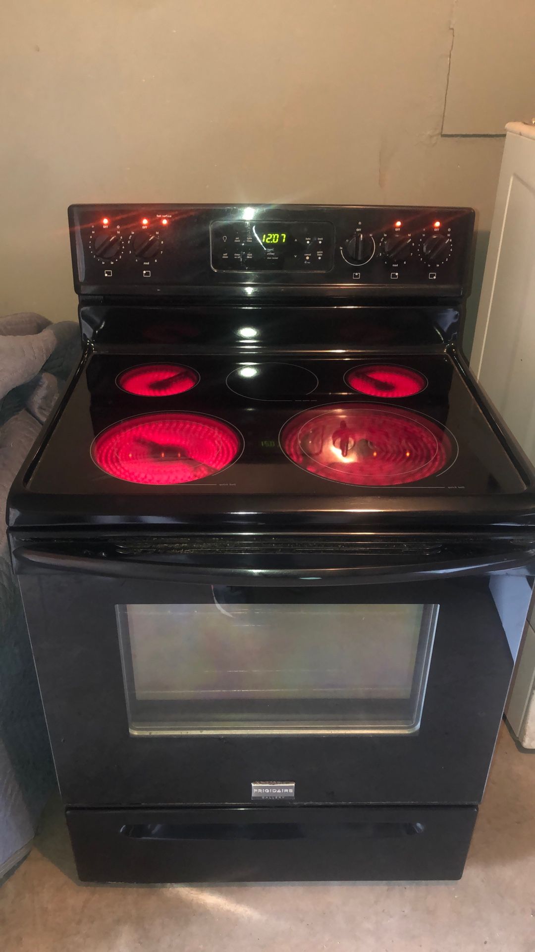 Frigidaire Glass Top Stove