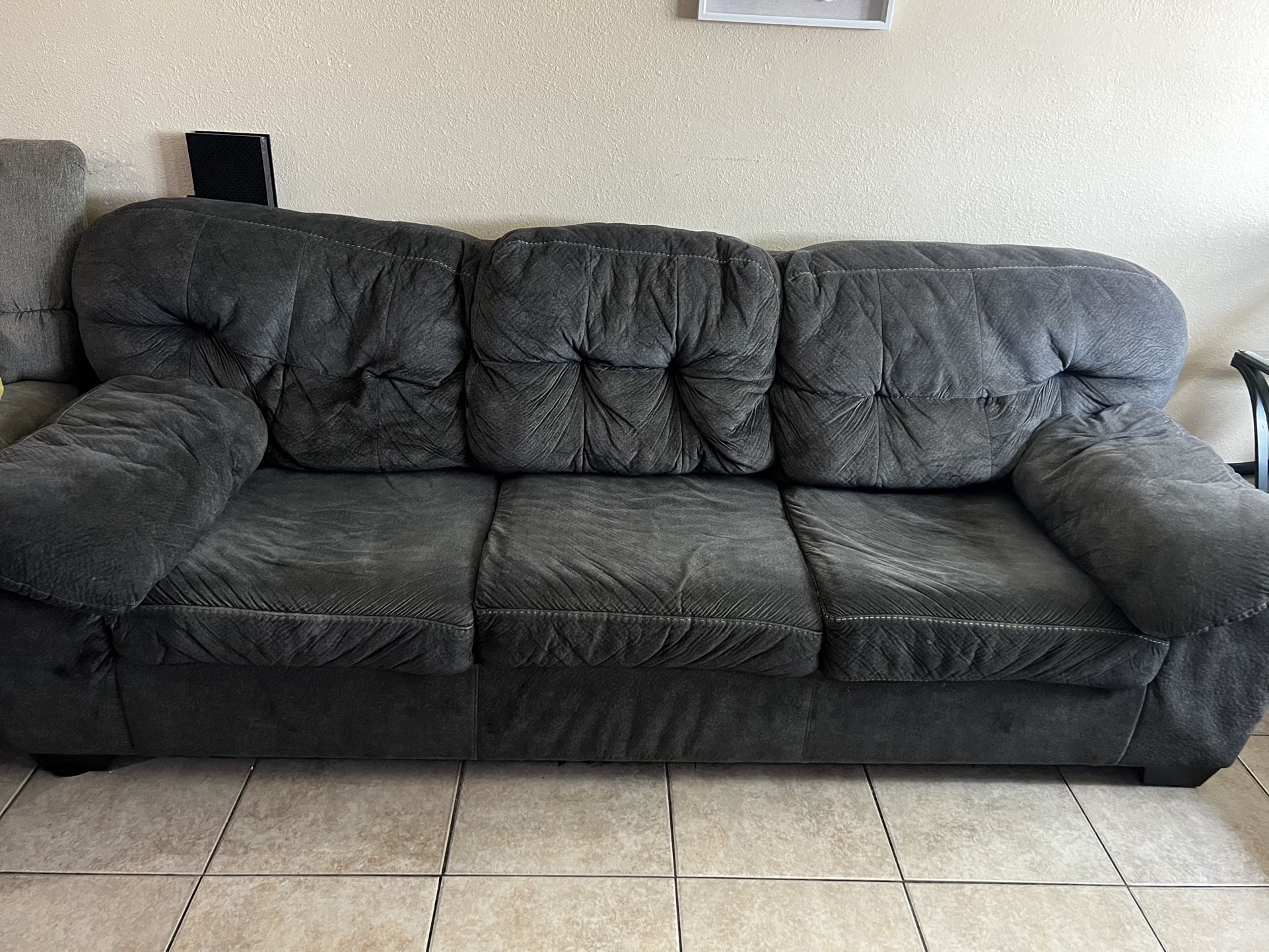 2 Sofas Sets