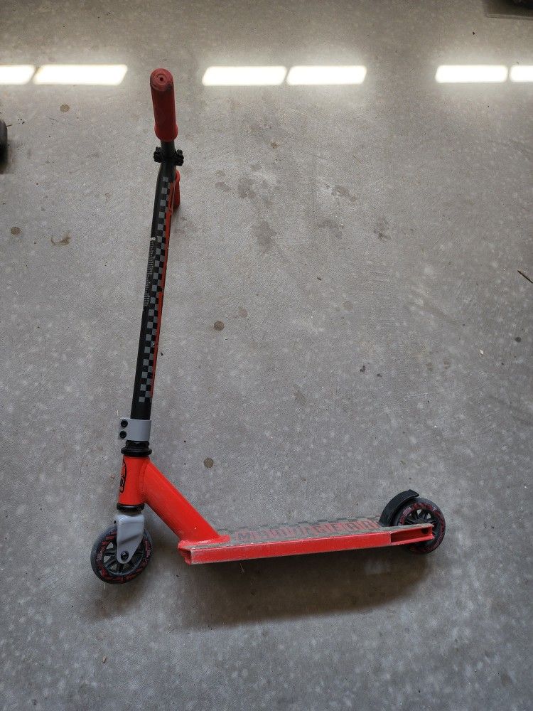 MaddGear Scooter 