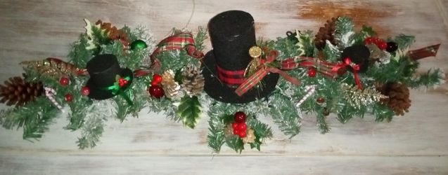 Christmas Wreaths And Center / Window Swag's  Thumbnail