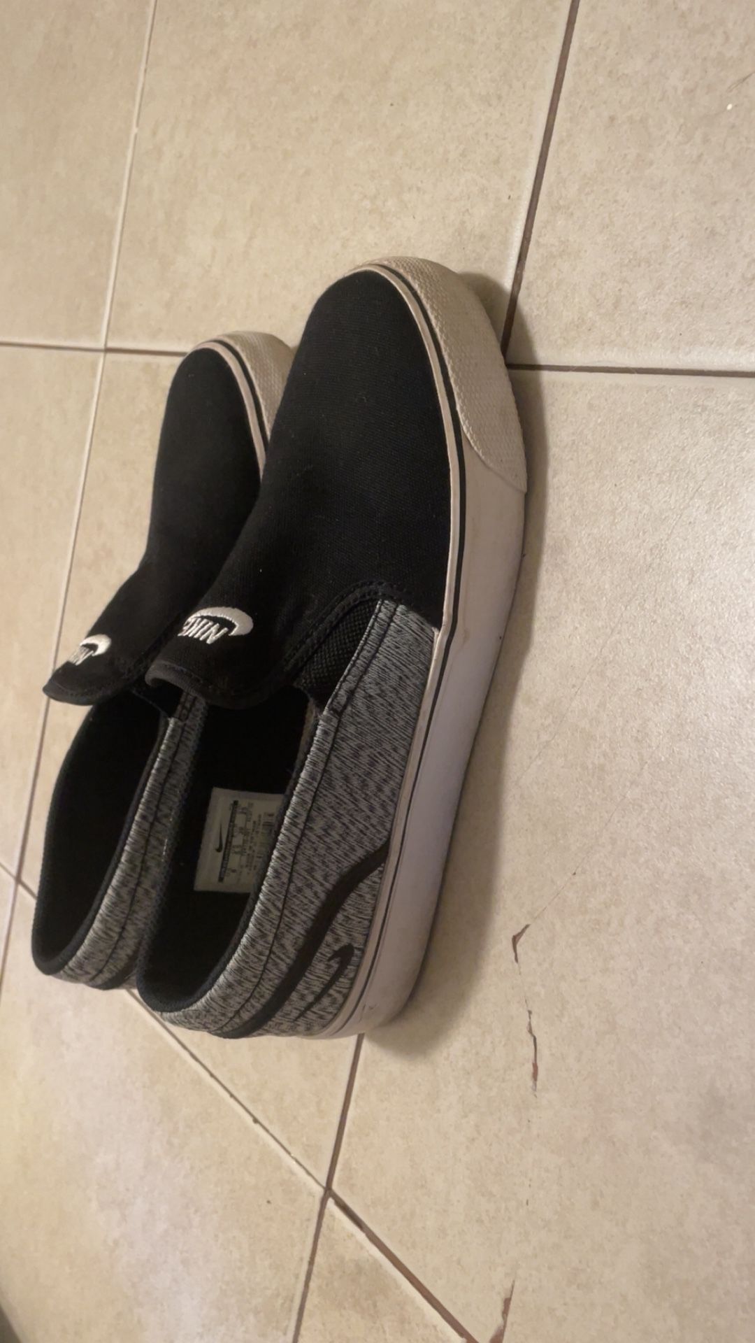Nike Shoes No Laces Size 8