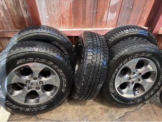 Bridgestone Dueler A/T 255/70R18 Jeep Wheels and Tires