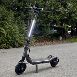 Apollo Go, 28mph/34 mile range, Electric Scooter ( Like New ). Price Neg
