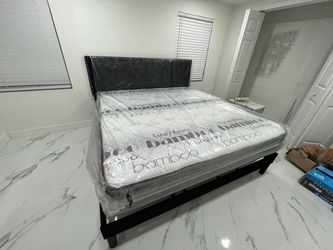 NEW MATTRESS QUEEN SIZE PLUSH WITH BOX SPRING