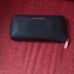 Michael Khors Zipper Wallet