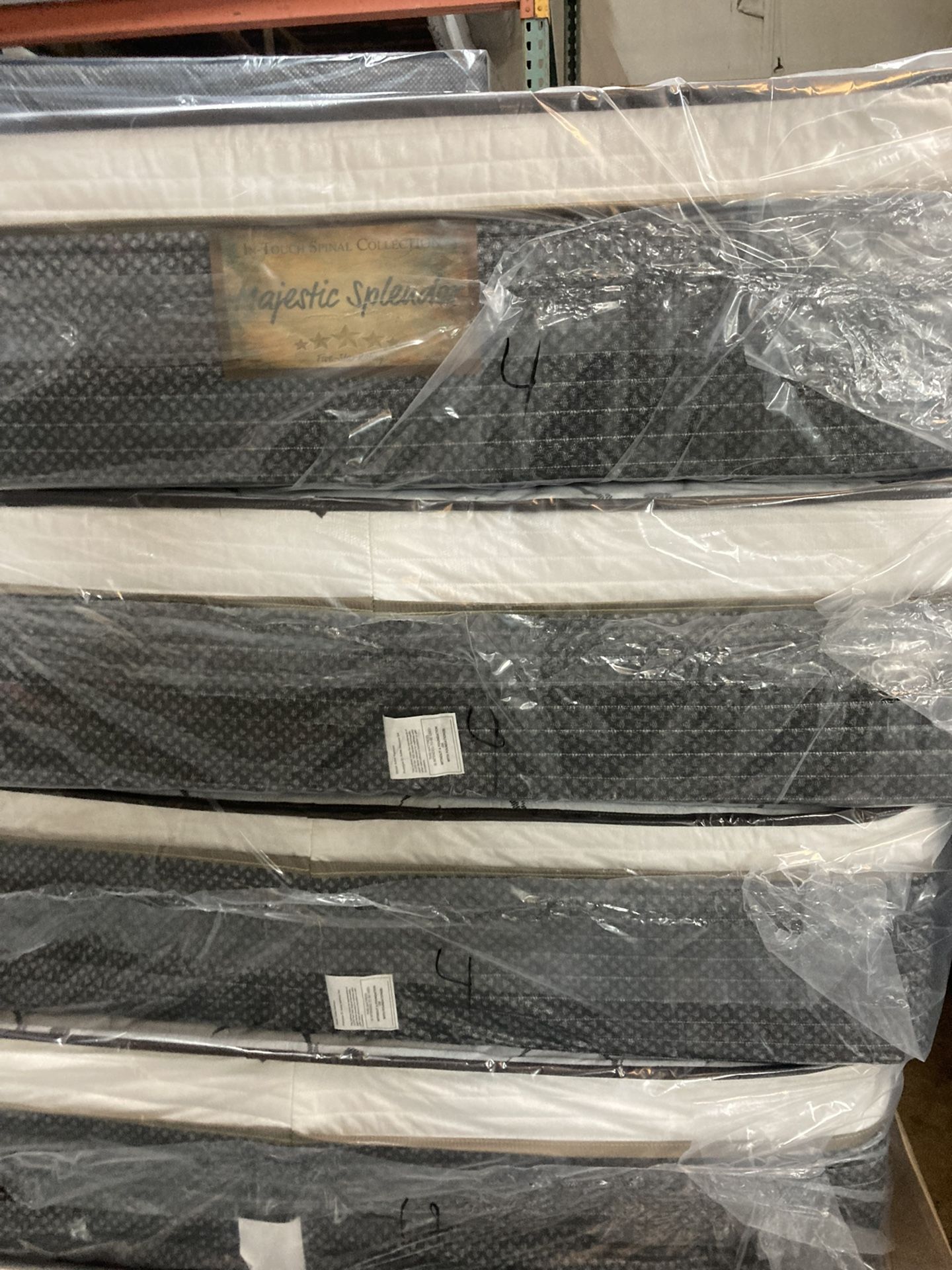 😴😴 PILLOW TOP MATTRESS ALL SIZE BRAND NEW STARTING AT $170 BEST PRICE IN TOWN😴😴