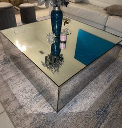 Large Mirrored Glass Coffee Table – Small Side Crack