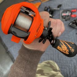 New Lews Neon Orange Bait cast Reel for Sale in San Diego, CA